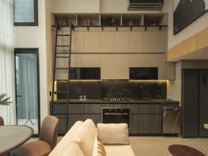 Deluxe loft with 1 bedroom near the Coast