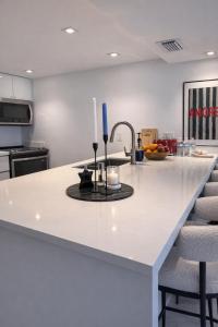 Lux 2BR Skyline by Untitled Stay