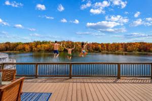 Ultimate LKA Retreat Boatdock Heated Pool Hottub