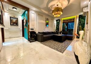 Caprice Royal - 3 Bedroom Luxury Apartment with Pool - Hivernage