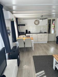 017 Chalet Boslicht - ruim chalet met afgesloten tuin, honden welkom