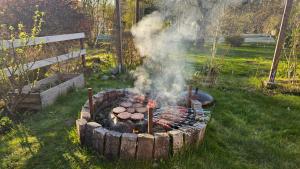 Cozy home in woods near Immeln with fireplace & BBQ