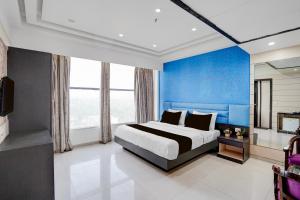 Palette A Lux Corporate Townhouse Near 3 Minutes Kaushambi Metro Station