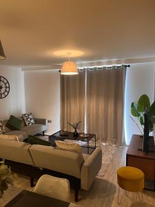 Stylish-Modern 3-Bed Townhouse