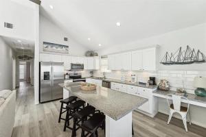 Beachfront Views with 3 bedrooms and 2 bathrooms