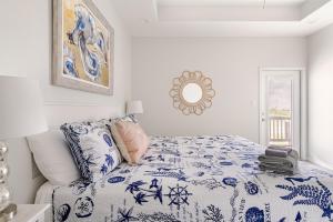 Beachfront Views with 3 bedrooms and 2 bathrooms