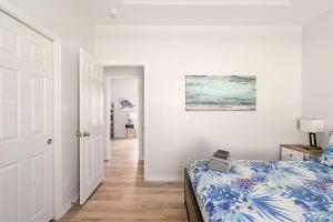 Beachfront Views with 3 bedrooms and 2 bathrooms