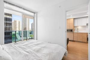 Cozy 1BR Condo in Surrey Modern & Central