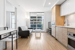 Cozy 1BR Condo in Surrey Modern & Central