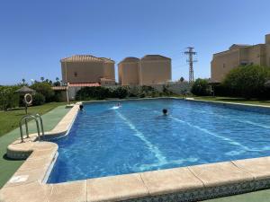 2-bedroom bungalow & roof terrace & community pool