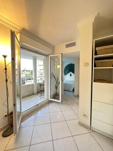 2P Full center JUAN LES PINS Near sea parking