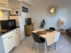 2P Full center JUAN LES PINS Near sea parking