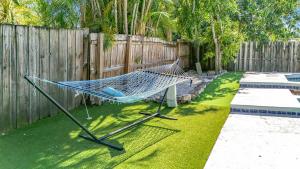 5-Bed Home with Pool & Mini Golf & Heated Jacuzzi in Boynton Beach