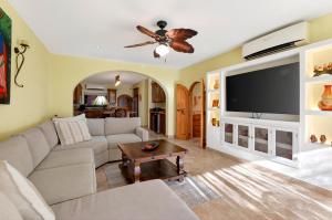 Marina Sol Luxury 2BR Condo Walk to Beach & Marina