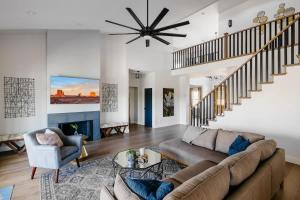 Majestic Mountain Mansion-Pool -Spa & Guest House