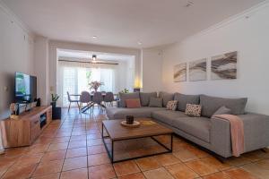 Casa familiar junto al lago con zona de juegos, cine y BBQ