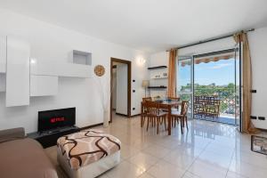 Elegant Terrace Flat Parking near Rho Fiera Mi