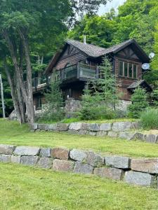 Lake views, spa, king bed, Golf Club amenities