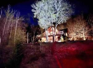 Lake views, spa, king bed, Golf Club amenities
