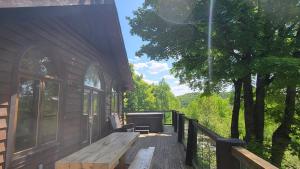 Lake views, spa, king bed, Golf Club amenities