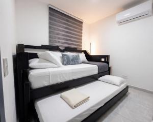 Moderno al norte, Full equipado, Primer piso ,2Aires 6 camas con Patio