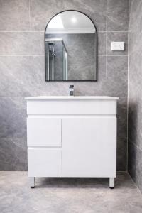 Liverpool CBD Modern 2BR Stay