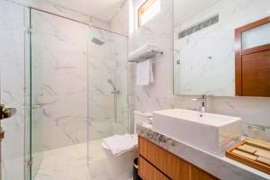 Heliconia 5 BR Luxurious Beach Front Villa