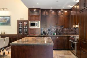 Luxury Ski-in Ski-out home on Blackcomb