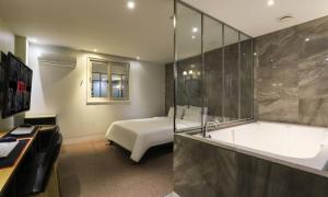 Hotel H2