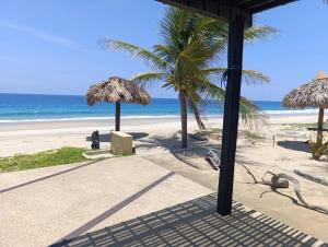 Casa Paz - Ocean Front Villa wPool & Resort