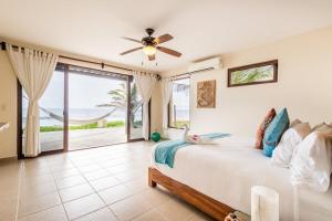 Casa Paz - Ocean Front Villa wPool & Resort