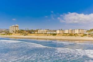 Beach View Condo in the heart of Pacific Beach!