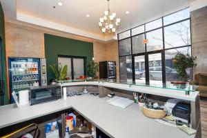 Skyline 2BR in South Loop with Optional Parking & Gym Access Near Museum Campus and McCormick Place