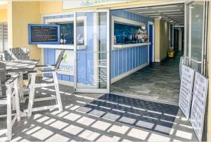 Beachfront King, Private Balcony,No fees-CC219 Pcb