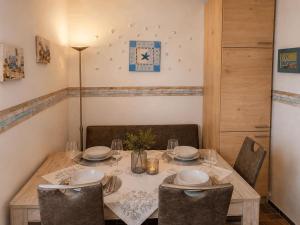 Risel-Ferienhaus-im-Huus-Godewind-mit-Sauna-und-Kamin