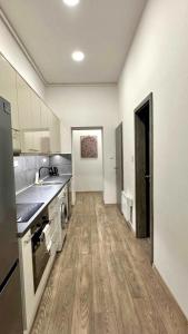 Artsy 3 Bed Flat w Bathtub Jewish Quarter