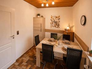 FH-Nordseeanker-im-Huus-Godewind-vorm-Viermaster-mit-Sauna-und-Kamin