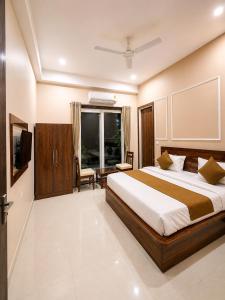 Hotel Blue Fern - Near India Expo Center & Mart , Greater Noida