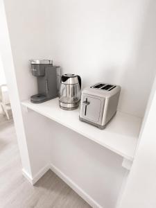 Cozy Vancouver 2BR Suite Near Joyce Station