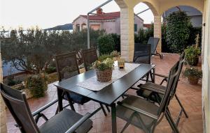 Amazing Apartment In Okrug Donji With Wifi