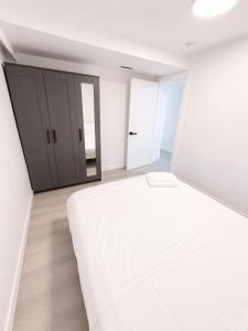 Earles Cozy Vancouver 2B1B Suite Near Joyce Station