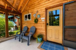 Journeys End on Fish Lake by NW Comfy Cabins