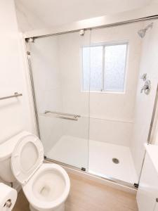 Earles Cozy Vancouver 2B1B Suite Near Joyce Station