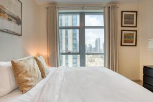 Close to Burj Khalifa & Dubai Mall with Relaxing Balcony, Claren Tower 1, Downtown Dubai by Deluxe Holiday Homes