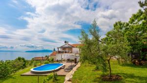 Apartment Dasa with pool by Villas Guide
