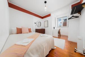 Central 6BR luxury river views