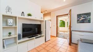 Villa Figs beachfront apartman 1 by Villas Guide