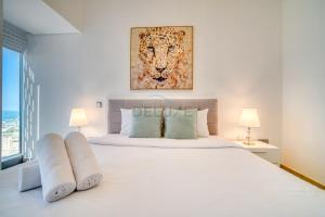 Sea Views from Living to Bedroom Perfect for Staycation, Cayan Tower, Dubai Marina by Deluxe Holiday Homes