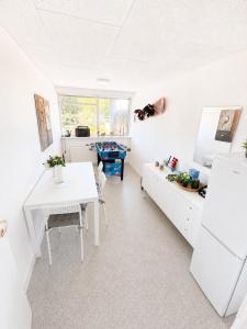 Hyggeligt Værelse med fælles opholdsrum og toilet