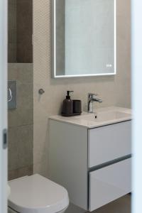 Lakefront Luxe